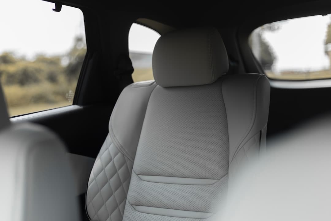 BMW 320i — Interior